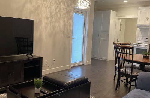 Langley House | One Bedroom/bathroom side suite on main level in south Langley.
