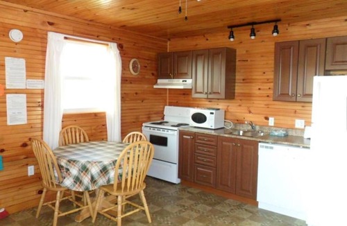 Mayfield Resort | One Bedroom Deluxe Cottage - Sleeps 4