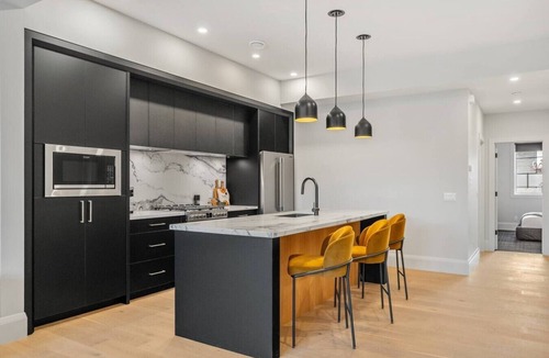 Killarney House | Onyx Escape | Lux 2 Bed | Garage | Min to DT