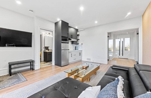 Langley House | Onyx Retreat | Luxe 2BR | Steam Shower
