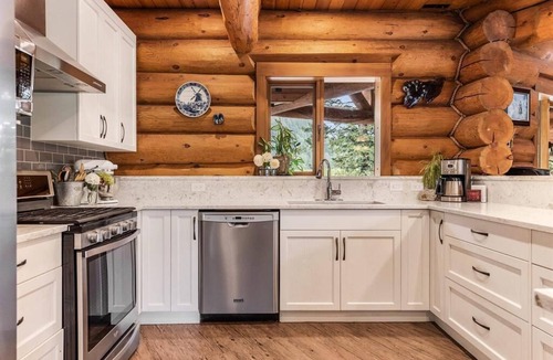 Kent Ski Chalet | Opulent Oaks Chalet