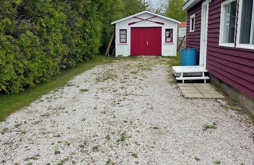 South Bruce Peninsula Cottage | Original Oliphant Cottage with Spectacular Sunsets Over Lake Huron