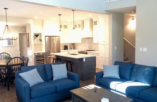 Osoyoos House | Osoyoos Beachside Cottage *Almost lakefront!* #83