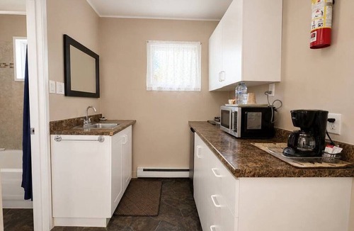 Chase Hotel | Overlander Motel