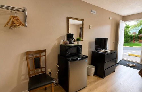 Chase Hotel | Overlander Motel
