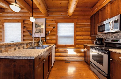 Jasper East Resort | Overlander Mountain Lodge