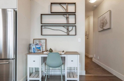 Foothills Apartment | OWAV - Lower · Oh What A View! Lower Suite - Sleeps 6