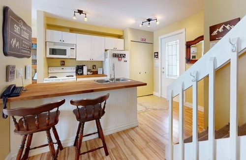 Beaupre Apartment | P-17: 3-bedroom condo for 8 people