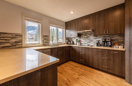 Teepee Town Condo | P1 - Private Hot Tub - 3 Bedroom Home - Mountain View