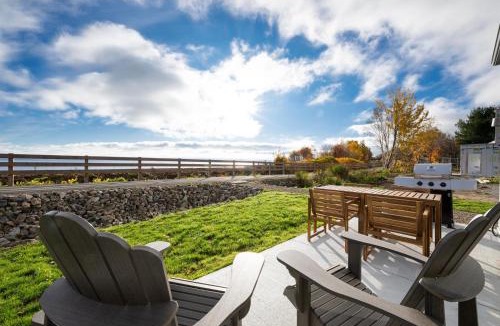 Petite-Riviere-Saint-Francois Apartment | Panorama 1249, Majestic River View, Spacious Patio