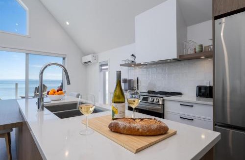 Petite-Riviere-Saint-Francois Apartment | Panorama 1253