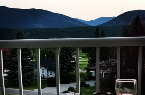 East Kootenay Condo | Panoramic mountain view, hot spring, beach, hike, golf, ski