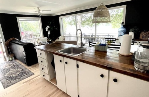 Utterson Cottage | Panoramic Muskoka Cottage “The Nest”