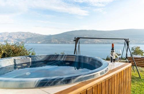 Okanagan-Similkameen House | Panoramic Summerland Lake View Studio with Hot Tub