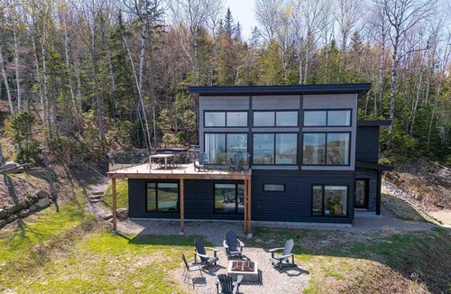 Les Eboulements Ski Chalet | Panoramique 156: Hot Tub, Views, Group Chalet