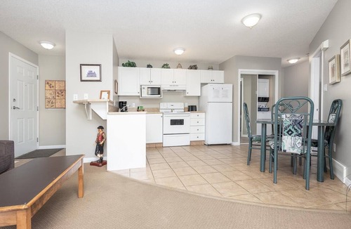 Lethbridge Condo | Paradise Canyon Golf Resort - Luxury Condo M401