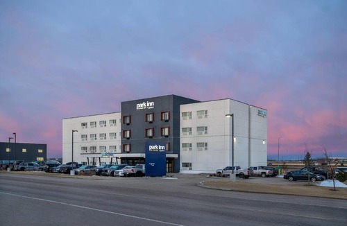 Leduc Hotel | Park Inn by Radisson Edmonton Airport