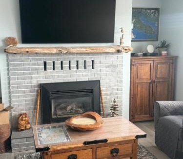 Campbell River Apartment | Passage view