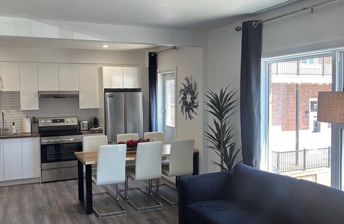 Desjardins Apartment | Passion, 2 Queen-size bed, Air-conditioned, Balcony, Free parking