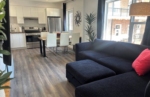Desjardins Apartment | Passion, 2 Queen-size bed, Air-conditioned, Balcony, Free parking