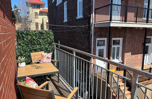Desjardins Apartment | Passion, 2 Queen-size bed, Air-conditioned, Balcony, Free parking