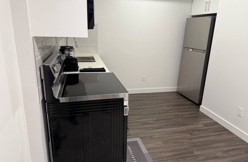 West Edmonton Apartment | Peace Haven. Cozy, lovely home away from home (Basement).