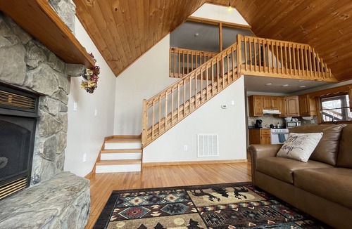 Unaka Ski Chalet | Peace, Quiet, Nature, Rivers, Mountains, Hiking & a Park-like fenced yard.