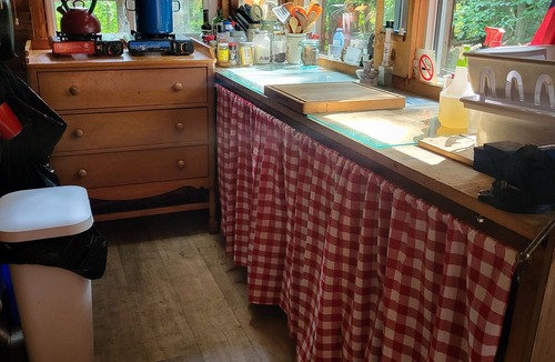 Baysville Cabin | Peaceful Cabin in the Woods walking distance to hike, swim, canoe & fish
