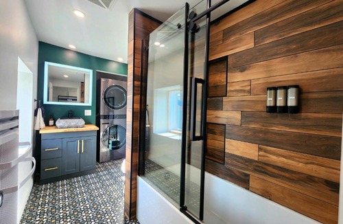 Quartier 5-4 Apartment | Peaceful City View - Hot Tub - 2 Parking & EV Chrger