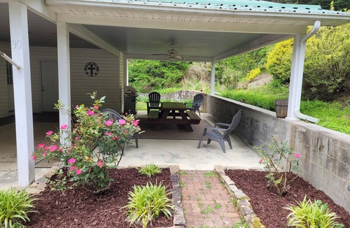 Wilson Creek House | Peaceful creek side getaway nestled in the Blue Ridge Mountains