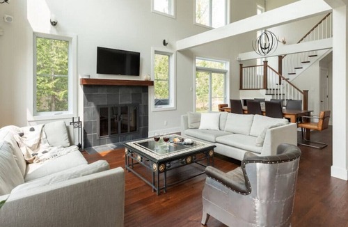 Rawdon House | Peaceful-private lakeside house