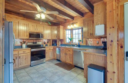 Spottswood House | Peaceful Raphine Cottage w/Deck & Fireplace!