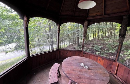 Mayo Cabin | Peaceful Riverside Cottage in Mayo