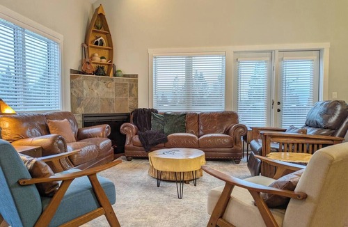 Radium Hot Springs Apartment | Penthouse Mountain Views w/Sauna