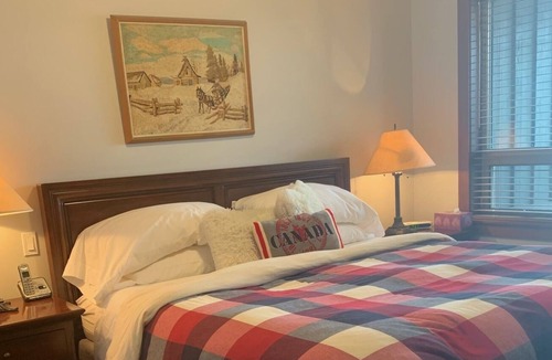 Big White Ski Resort Cabin | Perfect ski-in ski-out located in Stonebridge lodge right in the village!