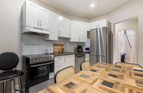 Cote-Des-Neiges—Notre-Dame-De-Grace Apartment | Perfect Stay in Montréal