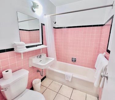 Niagara Falls Hotel | Persepolis Inn