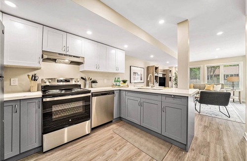 Ottawa Division House | Pet-Friendly 1BR With Office & Fenced Yard