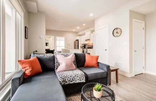 Shaganappi Apartment | Pet Friendly Apartment w/Free Underground Parking