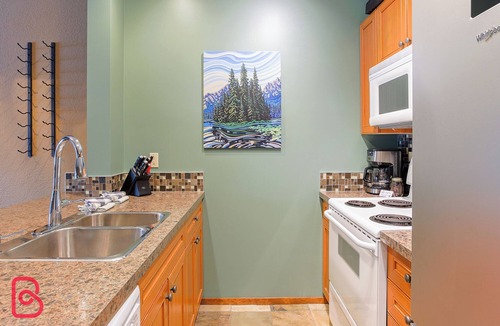 Fernie Apartment | Pet-friendly Cozy Mountain Condo at Snow Creek