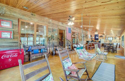 Ruffin House | Pet-Friendly Ehrhardt Home w/Private Pond & Yard!