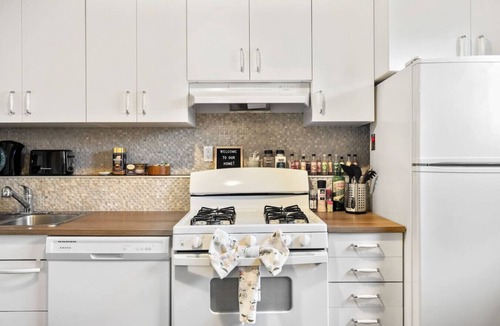 Southeast Calgary House | Pet Friendly » Free Banff Pass » 1 BR » Netflix