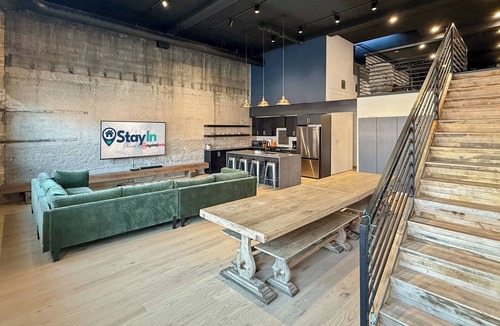 East Kootenay Apartment | Pet Friendly Loft/Rooftop Hot Tub & Views