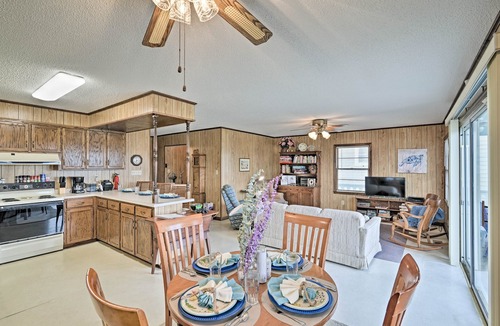 Holden Beach Cottage | Pet-friendly Second Row House Steps to Beach!