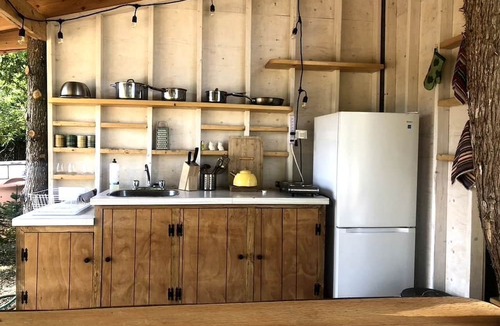 Manitoulin District Cabin | Pet-Friendly Yurt Escape in the Ontario Countryside - Perfect for Romantic Getaways in Tehkummah
