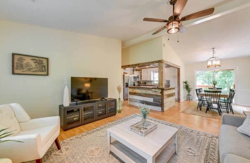 Mount Mourne House | Pet Paradise: Mooresville Escape