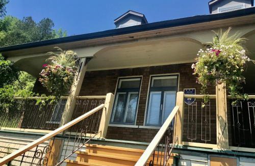 Chateau-Richer Ski Chalet | Petite Maison dans la Prairie