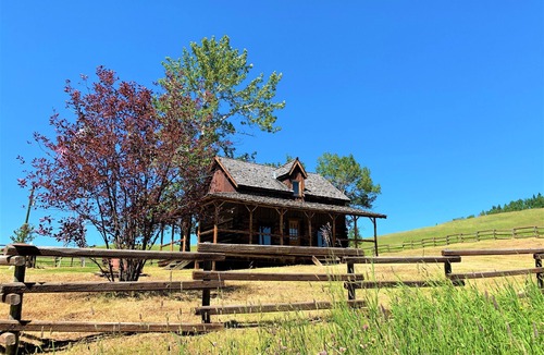 Foothills County Cabin | Pick your season, create your adventure