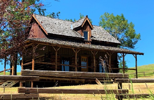 Foothills County Cabin | Pick your season, create your adventure