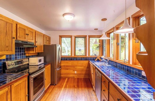 Madeira Park House | Picturesque and Comfy Escape with Waterfall View